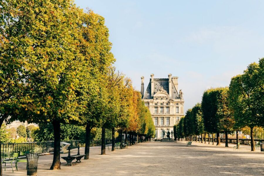 Paris: Private Tour with Locals – Highlights & Hidden Gems - Who should book this tour (and who should skip)
