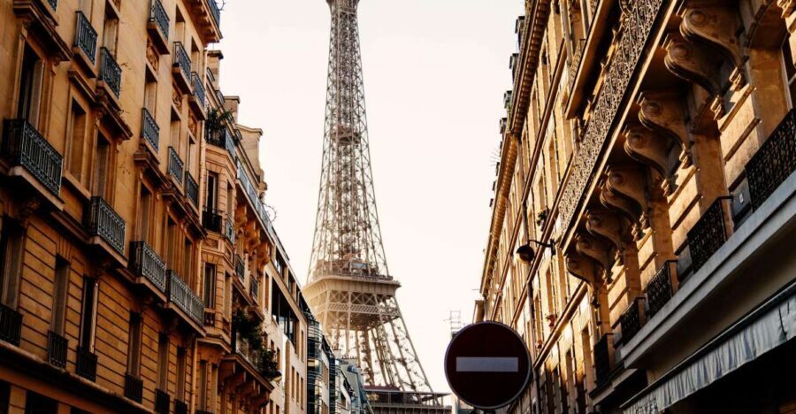 Paris: Private Tour with Locals – Highlights & Hidden Gems - Why this “locals” format works better than self-guided wandering