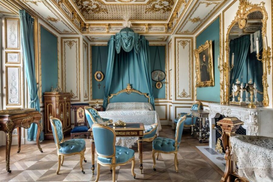 Paris: Private transfer Château Chantilly van 7 places 5H - Should you book this private transfer?