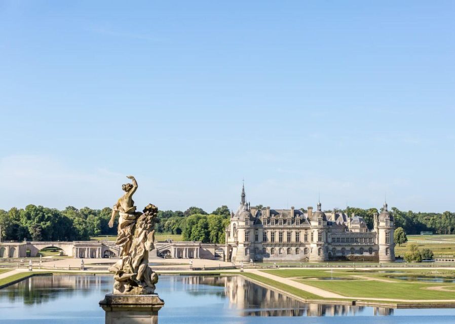 Paris: Private transfer Château Chantilly van 7 places 5H - Price and value for a group up to 7
