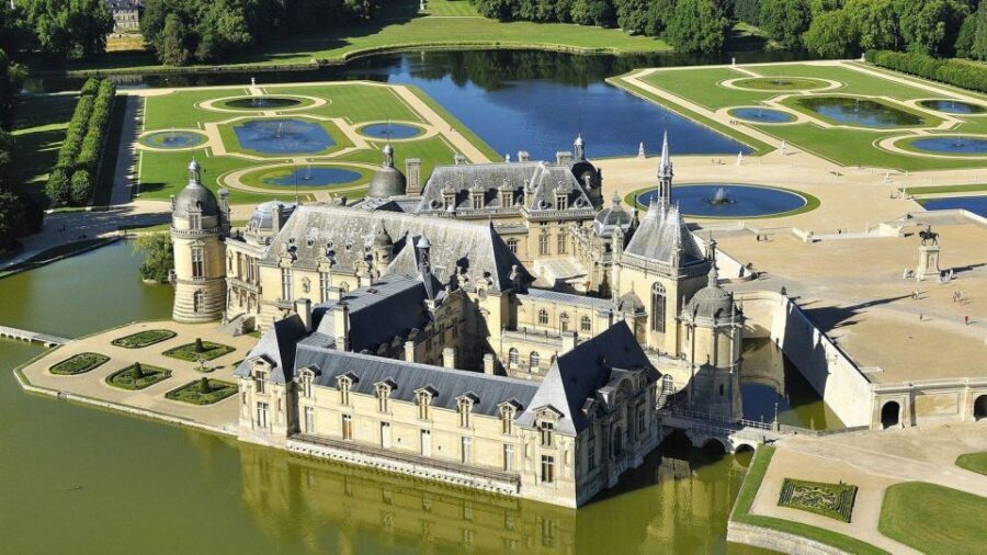 Paris: Private transfer Château Chantilly van 7 places 5H - Logistics that matter: pickup, timing, and meeting point