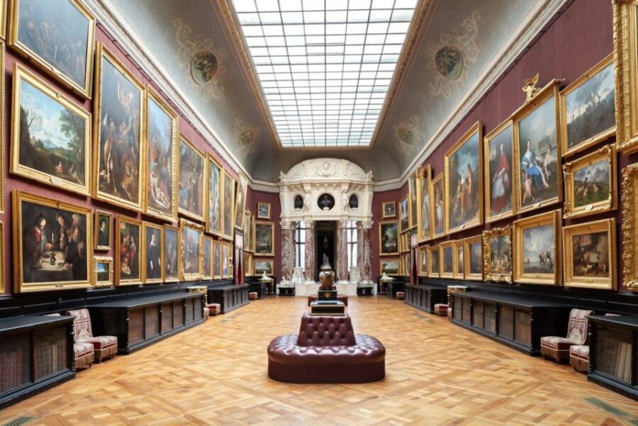 Paris: Private transfer Château Chantilly van 7 places 5H - Chantilly time: making the most of 2.5 hours
