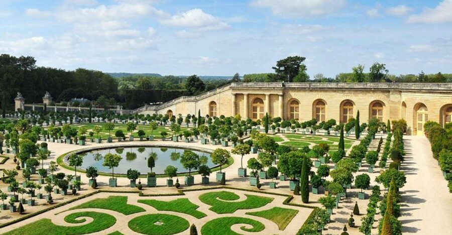 PARIS: Private transfer Château Versailles van 7 people 4H - Who this Versailles transfer suits best