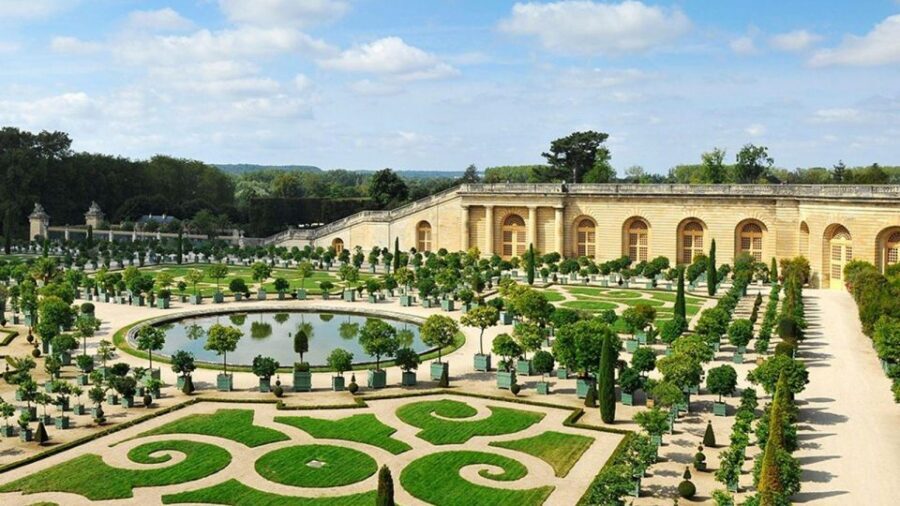 PARIS: Private transfer Château Versailles van 7 people 4H - Driver wait-and-return: convenience you can feel