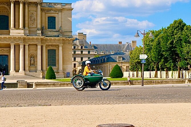 Paris: Private Vintage Sidecar Tour with Pick-Up at your Hotel - Photos, timing, and the value of seeing everything in one loop