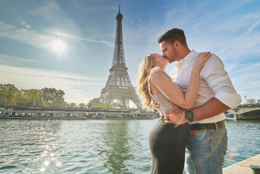 Paris: Private VIP Photoshoot with Experienced Photographer - How Mattia’s posing direction makes the photos look natural