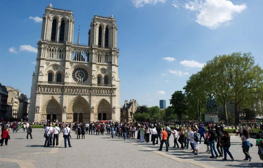 Paris: Private Walking Guided Tour of City's Highlights - Louvre exterior and Place de la Concorde: seeing Paris’s big “geometry”