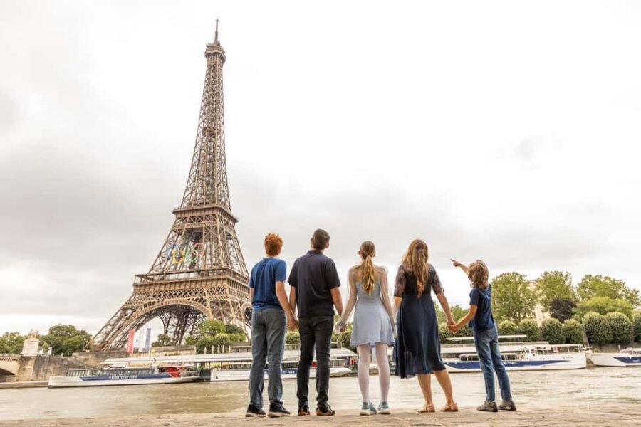 Paris: Professional Photoshoot - The photo stops that frame the Eiffel Tower without the chaos