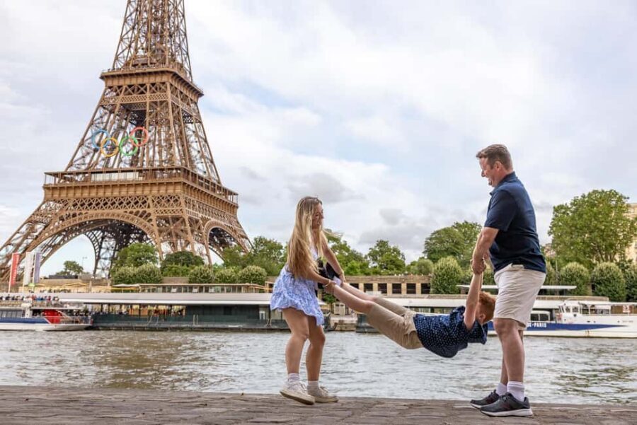 Paris: Professional Photoshoot - How you get photos fast: the 24-hour gallery and 20 edited picks