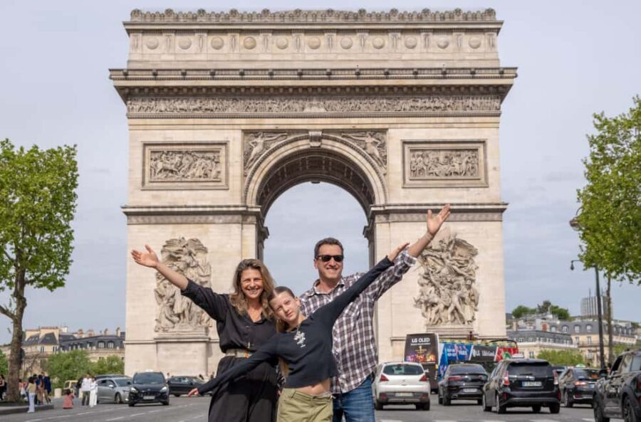 Paris: Professional Photoshoot at the Arc de Triomphe - Meeting at Champs-Élysées (Cartier area) and Getting Oriented Fast