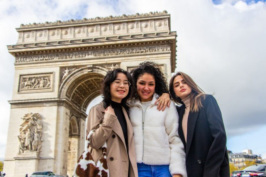 Paris: Professional Photoshoot at the Arc de Triomphe - Choosing Your Package: 5–15 Photos vs 20–40 Photos