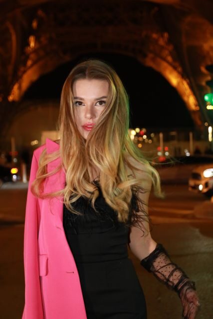 Paris: Professional Photoshoot with 300+ Photos + 1 present - What You’ll Get: 300–500 Photos, Video, and a Secret Extra