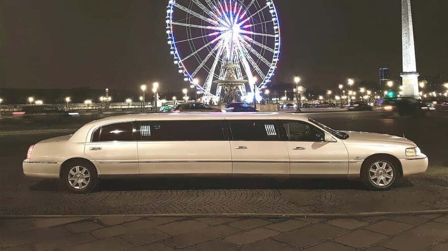 Paris: Romantic Limousine Tour - The Eiffel Tower reveal: the moment the screen steals the show