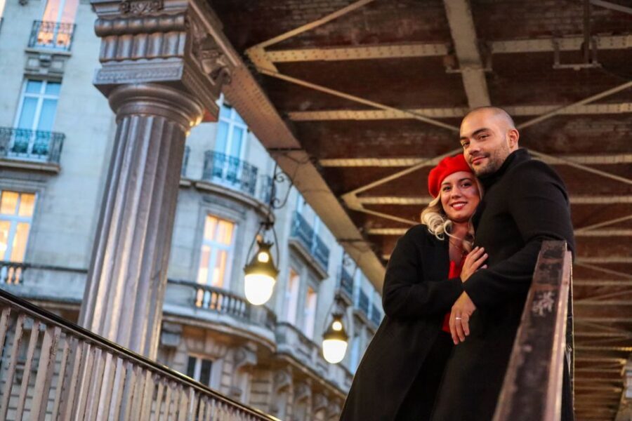 Paris: Romantic Photoshoot for Couples - Meeting at Port de Suffren: how to make the first 10 minutes painless