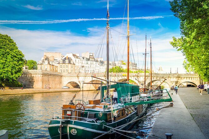 Paris Scavenger Hunt and Highlights Self-Guided Tour - Paris Turns Into a Game: why this self-guided hunt is fun
