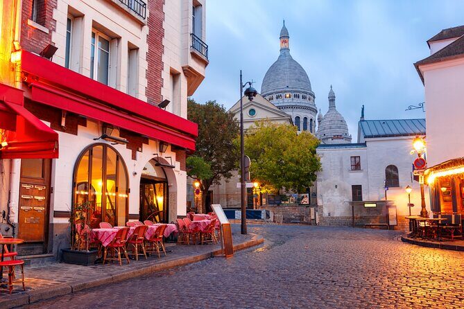 Paris Scavenger Hunt and Highlights Self-Guided Tour - Team play in the heart of Paris: couples, families, and groups