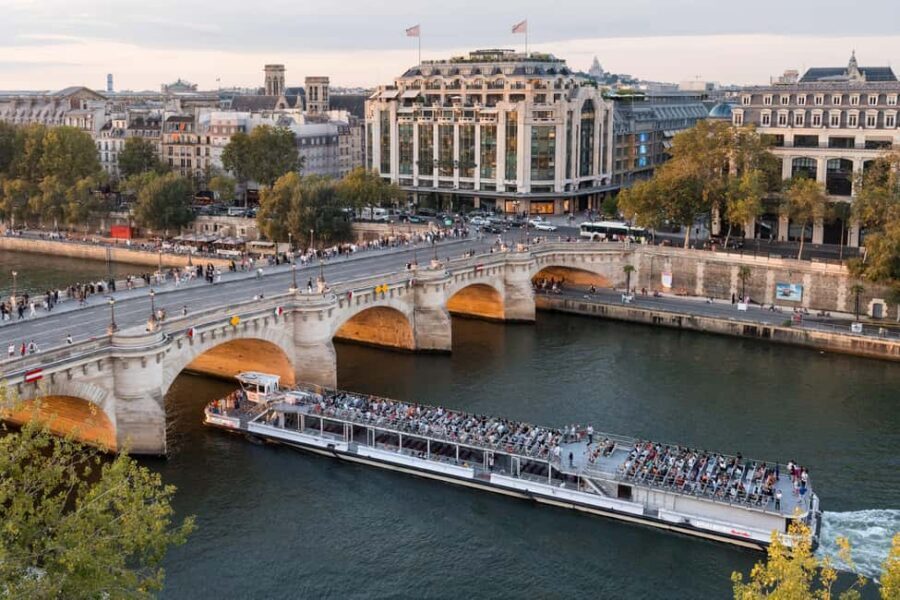 Paris : Scenic Cruise on the Seine River with Champagne - Champagne for two: how the sparkling option works