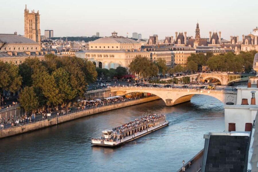 Paris : Scenic Cruise on the Seine River with Champagne - Who this Seine cruise suits best