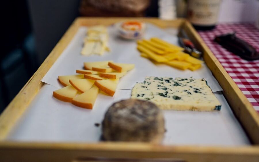 Paris: Secret Food of Le Marais Walking and Tasting Tour - Meeting at Saint-Paul: your launch point in the south of Le Marais