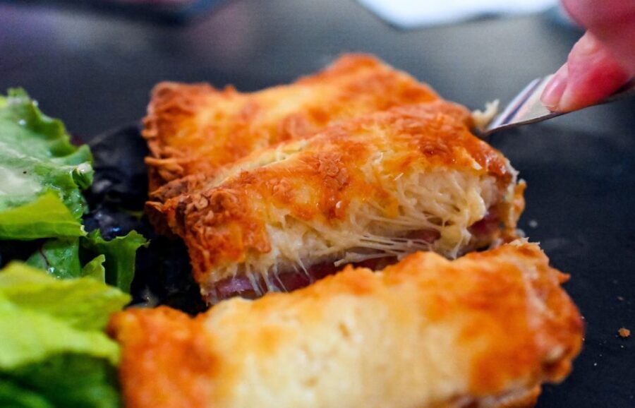 Paris: Secret Food of Le Marais Walking and Tasting Tour - Viennoiserie and the croissant story: tasting with context