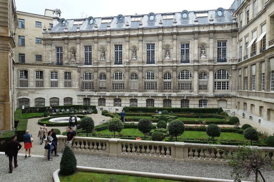 Paris Secret Gardens 1.30 hour long Walking Tour - Key things I think you’ll notice