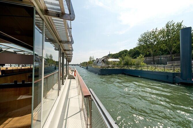 Paris Seine River Cruise with 1/2/3 Days HOHO Combos - Audio guide expectations: good idea with one practical catch