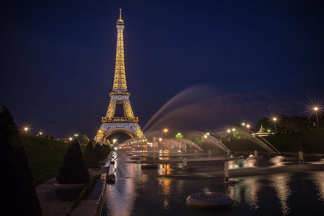 Paris Seine River Dinner Cruise by Maxim's with Champagne & Music - Dress code and onboard comfort: plan for an evening that feels formal