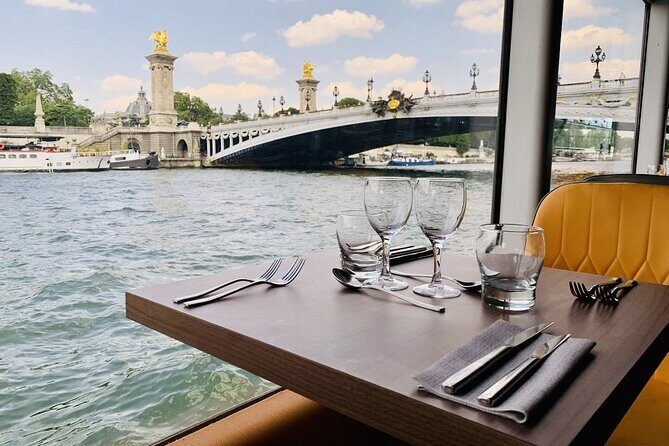Paris Seine River dinner cruise from Alexandre III bridge - Key highlights you’ll actually notice