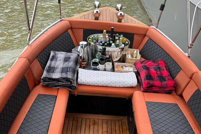 Paris Seine River Private or Shared Boat Tour - Liberty on Île aux Cygnes: A Clever Warm-Up