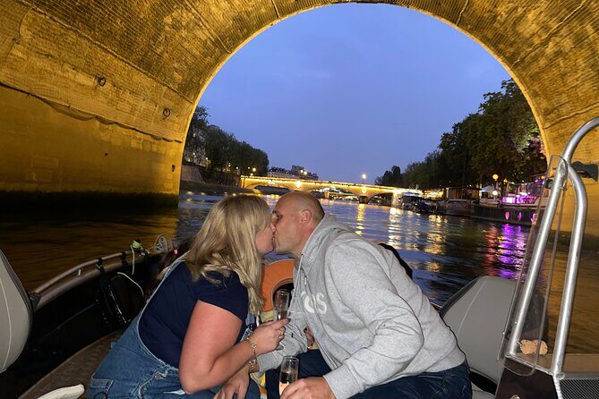 Paris Seine River Private or Shared Boat Tour - Pont Neuf and Notre-Dame: Old Paris Water-Level Drama