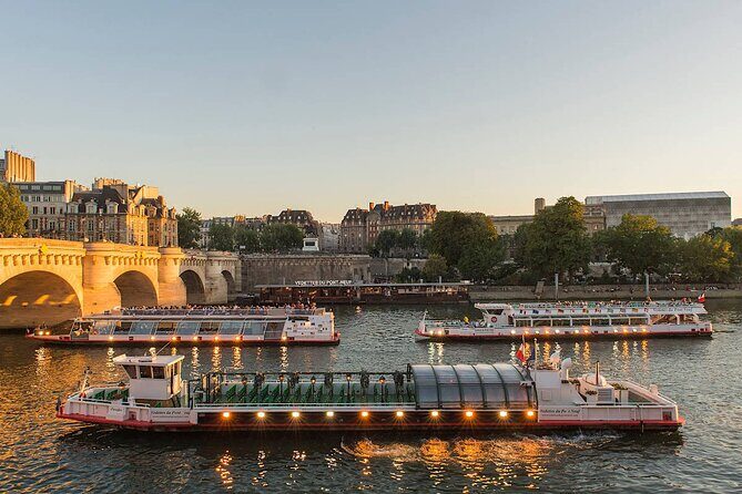 Paris: Seine River Sightseeing Sunset Cruise with Champagne - Right Bank glide: Hôtel de Ville and the feel of local evening life