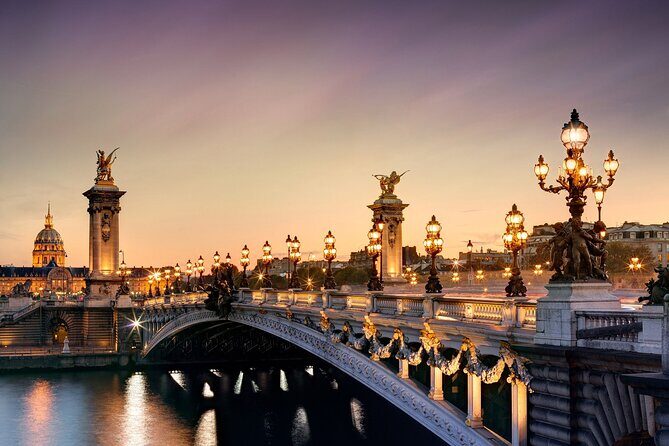 Paris: Seine River Sightseeing Sunset Cruise with Champagne - Getting on board at Square du Vert-Galant (Pont Neuf area)