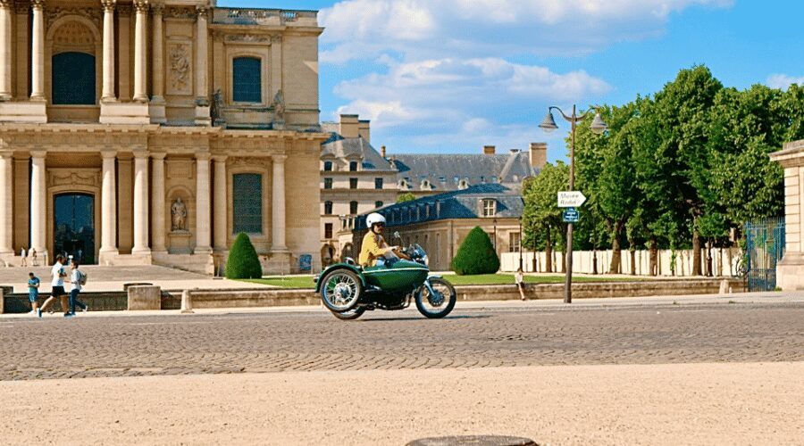 Paris: Side-Car Tour of Paris's most Beautiful Monuments - Invalides and the Louvre area: turning silhouettes into meaning
