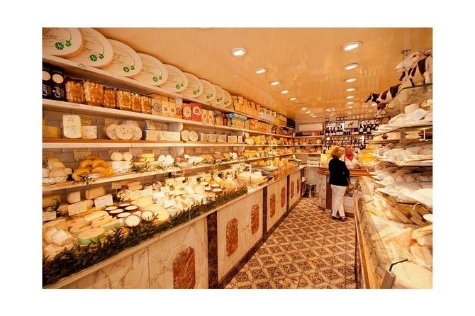 Paris Sights and Bites - The guide experience: warmth plus explanation