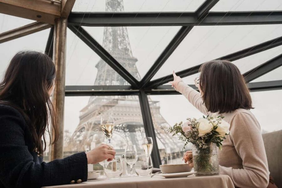 Paris: Sightseeing Cruise on the Seine with 3-Course Lunch - On board for lunch: how the meal actually fits the views