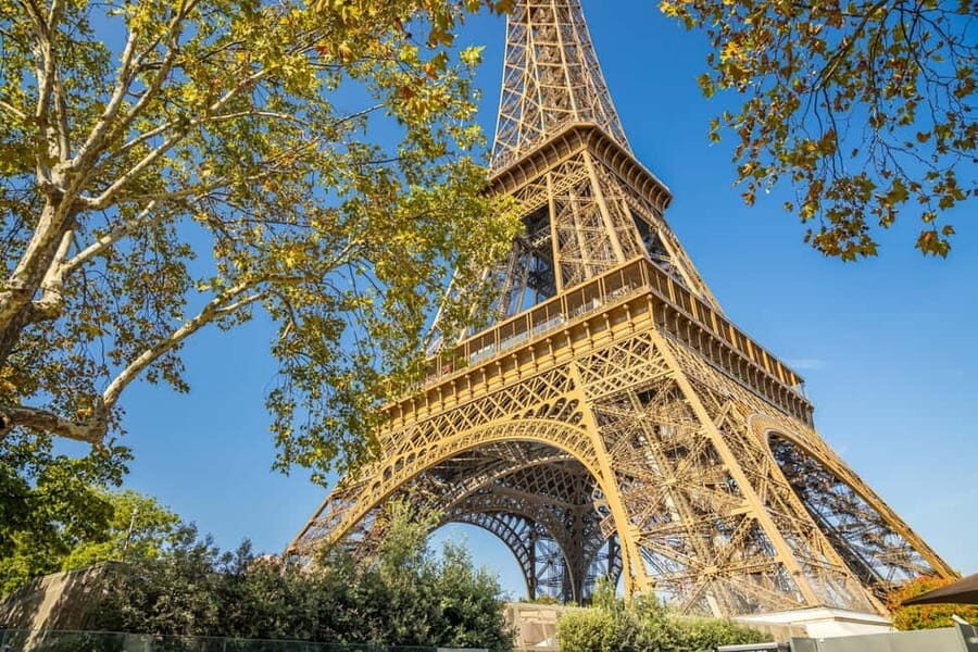 Paris: Skip-the-Line Eiffel Tower and Trocadero Gardens Tour - Getting to the Eiffel Tower: how skip-the-line actually feels