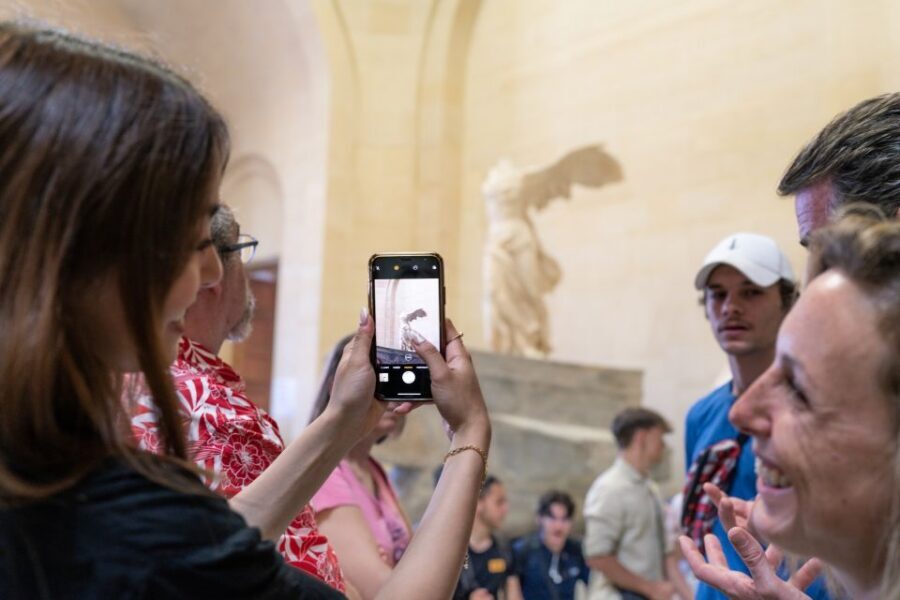 Paris: Skip-the-Line Louvre Highlights Guided Tour - How the guide handles the Louvre layout (and why you’ll feel less stressed)