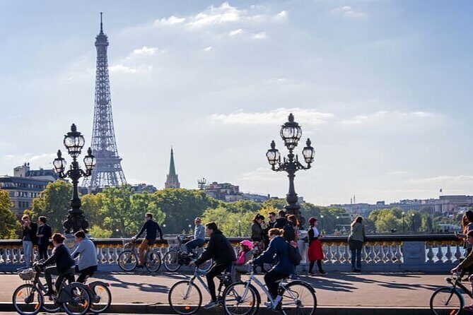 Paris Small Group Guided Bike Tour of Must-See Sights - Île de la Cité and the Oldest Bridge Feeling