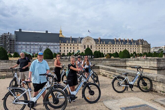 Paris: Small Group Highlights E-Bike Guided Tour - What’s really included: bike, helmet, and a guide doing the heavy work