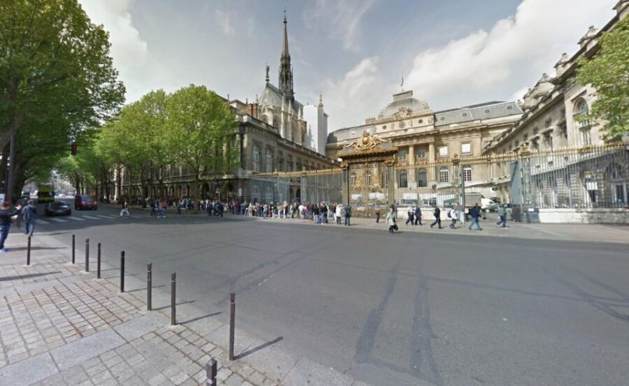 Paris: Ste-Chapelle, Conciergerie, Notre Dame Private Tour - Notre-Dame Exterior: The Landmark Fix, Without Cathedral Entry