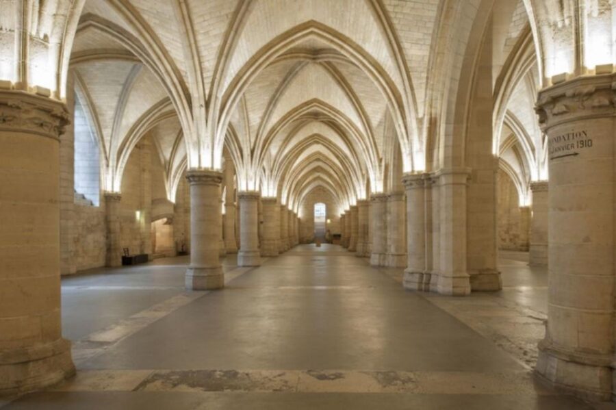 Paris: Ste-Chapelle, Conciergerie, Notre Dame Private Tour - Sainte-Chapelle: The Gothic Stained Glass Moment You’ll Remember