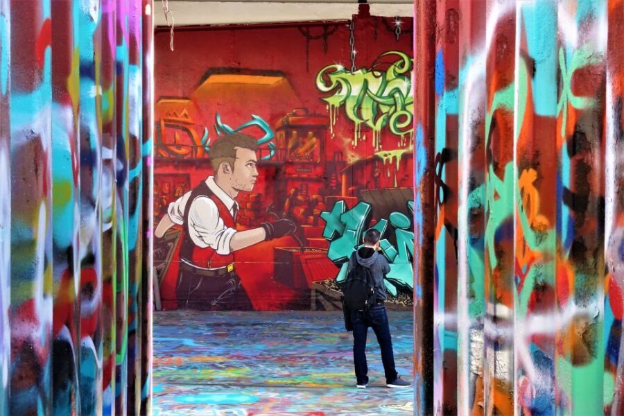 Paris: Street Art Open-Air Museum Bike Tour - Where You Start: Hôtel de Ville and the Red-Umbrella Elevator