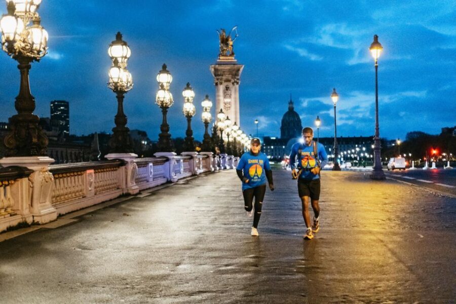Paris: Sunrise Running and Sightseeing Group Tour - Notre-Dame, Palais de Justice, and the stone-and-gold morning