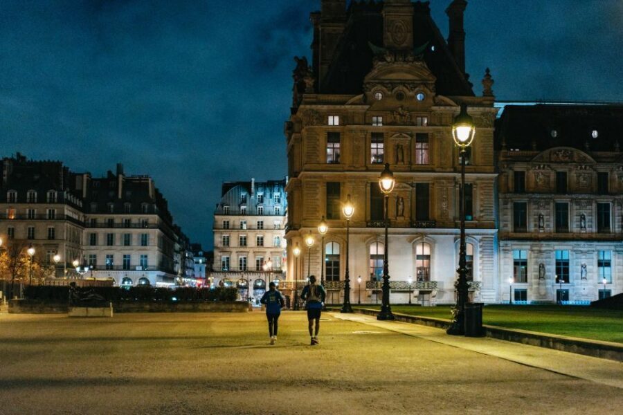 Paris: Sunrise Running and Sightseeing Group Tour - Pont Neuf and Pont des Arts: where the Seine photos get real