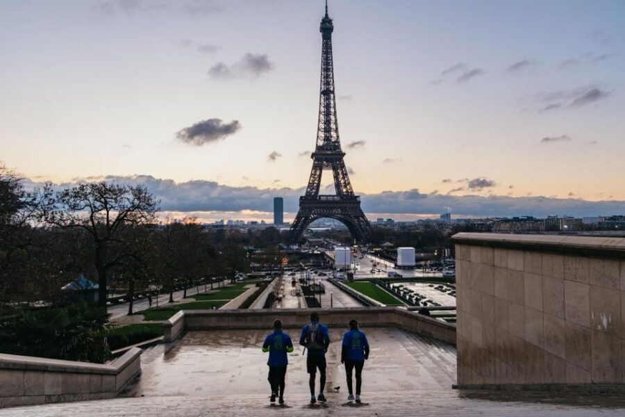 Paris: Sunrise Running and Sightseeing Group Tour - Louvre and Tuileries: major sights with breathing room