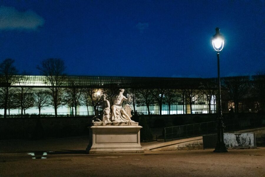 Paris: Sunrise Running and Sightseeing Group Tour - Place de la Concorde and Pont Alexandre III: classic Paris geometry
