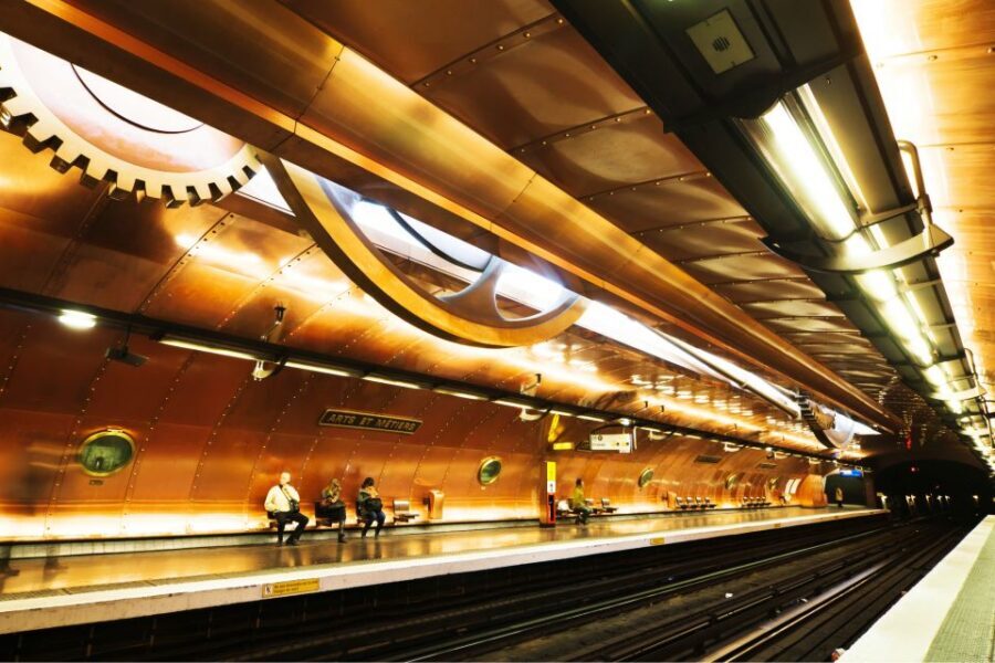 Paris: The best Undiscovered Quarters & Secret Gems Tour - What the best guides do: energy, pride, and smart adaptation