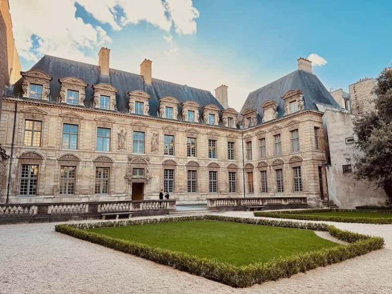 Paris: The vibrant city center and Le Marais - Meeting at Shakespeare and Company, then finding the real starting point