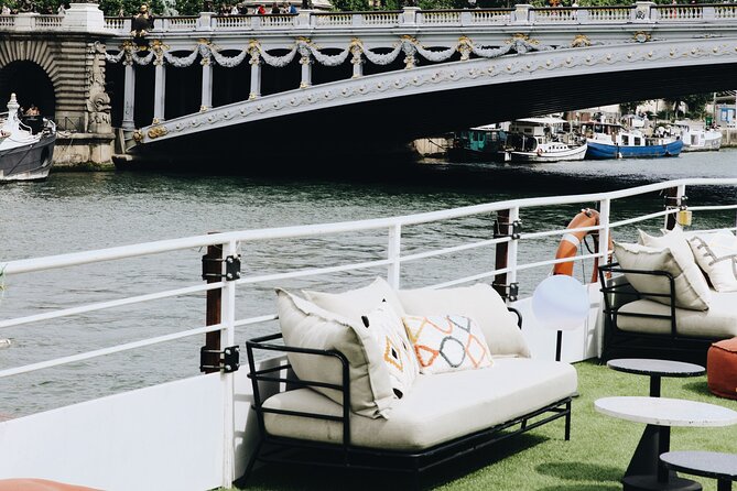 Paris Theo Boat Seine River Italian Trattoria Style Dinner Cruise - Timing: why the 2-hour cruise can still feel like a full evening