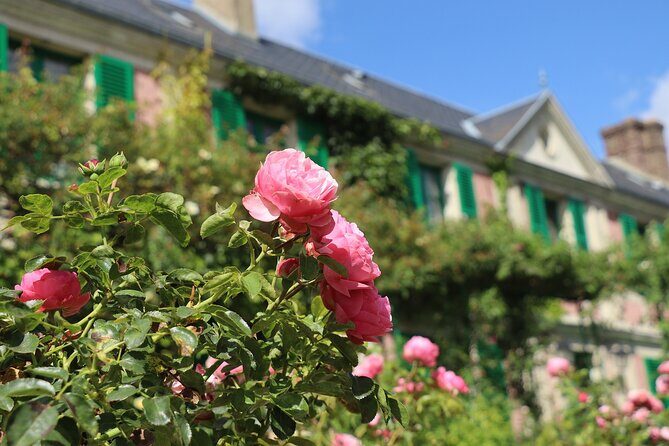 Paris to Giverny private tour Monet gardens house skip-the-line - La Roche-Guyon: a quick medieval palate cleanser